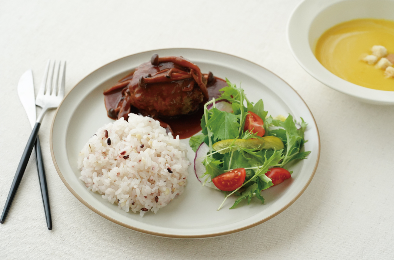 濃い味付けの肉料理にも