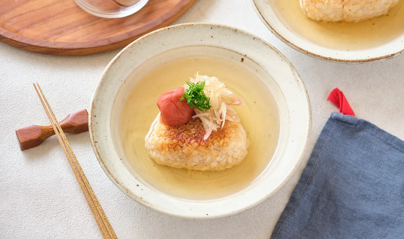玄米焼きおにぎりの梅茶漬け