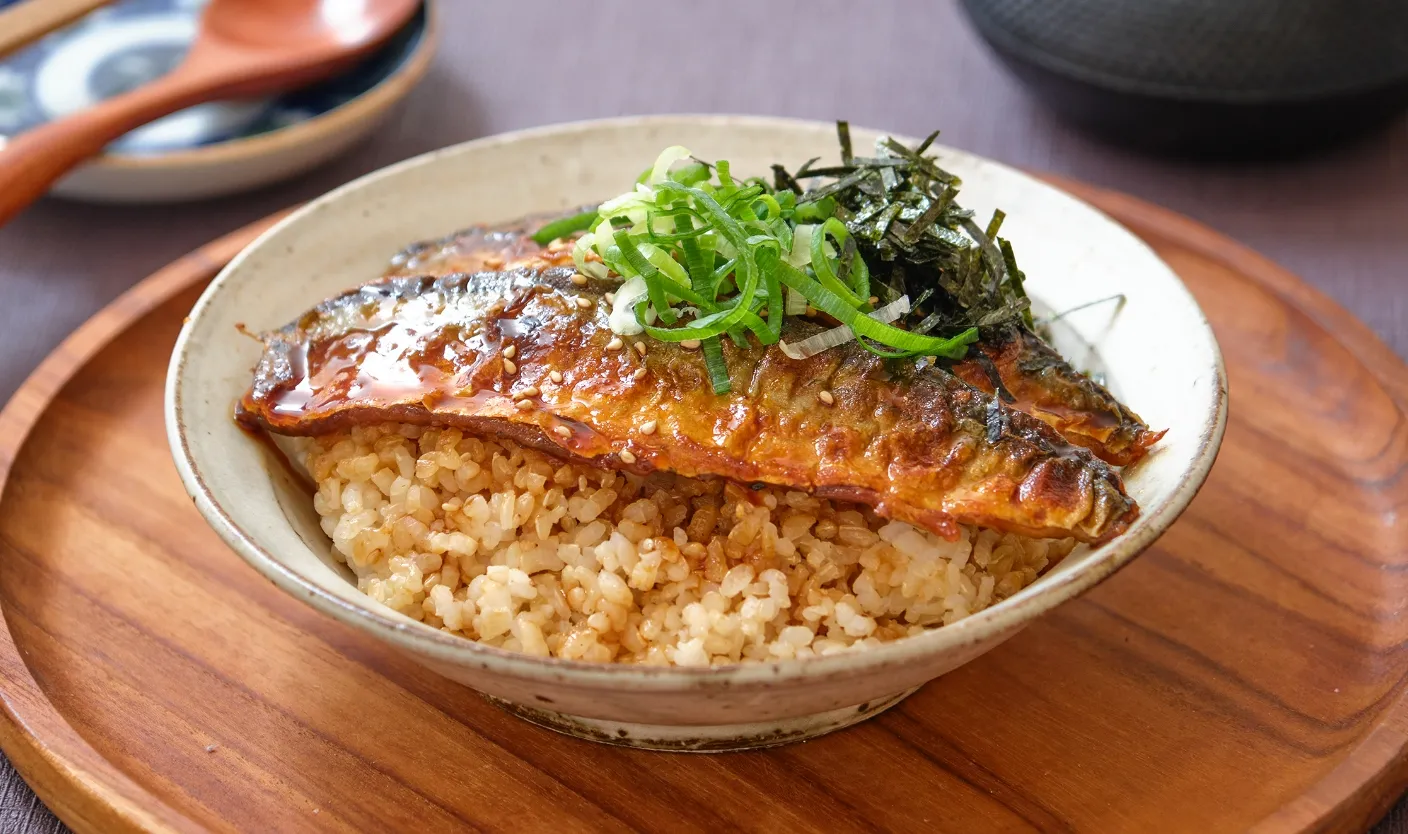 秋刀魚の蒲焼き玄米丼